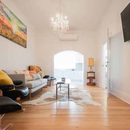 Historic Beauty In The Cbd! Parking And Wifi Apartment Launceston Bagian luar foto