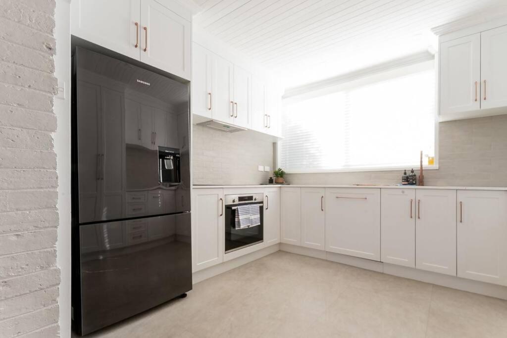 Historic Beauty In The Cbd! Parking And Wifi Apartment Launceston Bagian luar foto